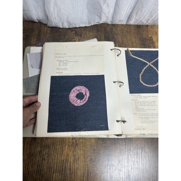 Viking Husqvarna Owners Handbook / 900 Series Binder Vintage 1982 80s - Picture 8 of 9